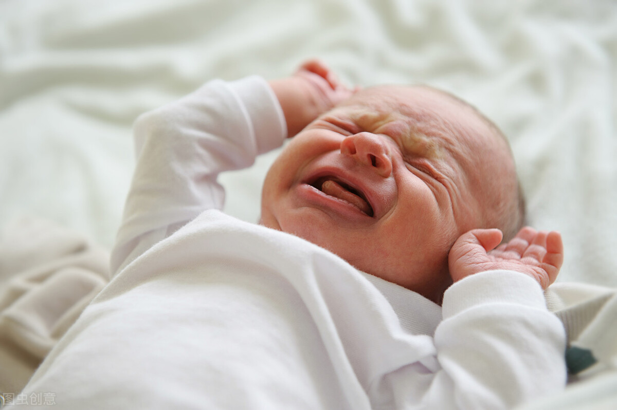 宝宝经常肚子鼓、哭闹，可能是有胀气，5招“排气操”轻松搞定