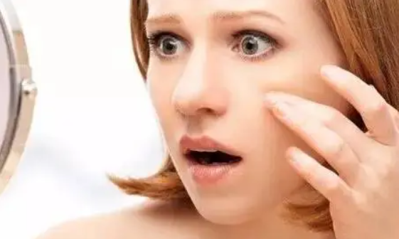 “毛孔粗大”怎么办？掌握这些技巧，有效改善皮肤毛孔粗大的问题