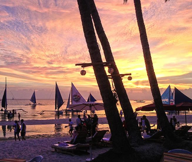 菲律宾长滩岛，被总统称为粪池，重新改造之后变为度假胜地