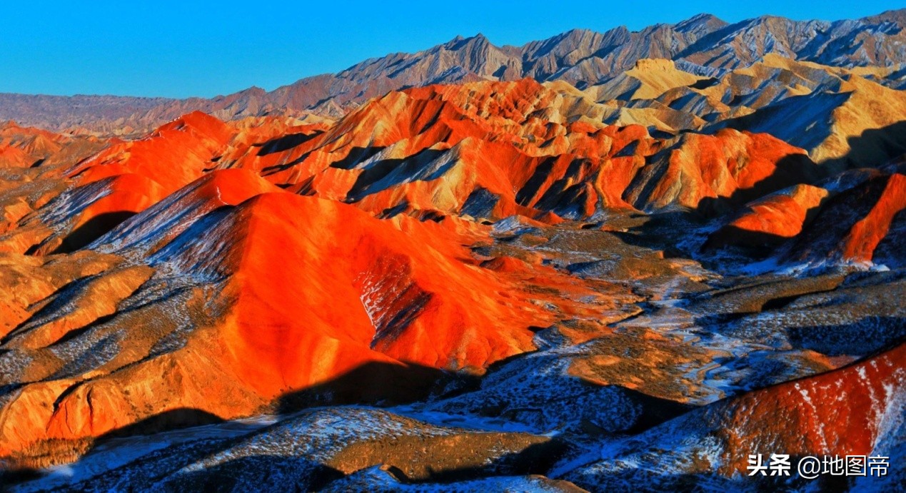 新疆火焰山，气温曾高达49.6℃，为何这么热？