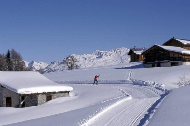 阿尔卑斯山脉：欧洲的脊梁，巨大的山岳冰川成就了滑雪者的天堂