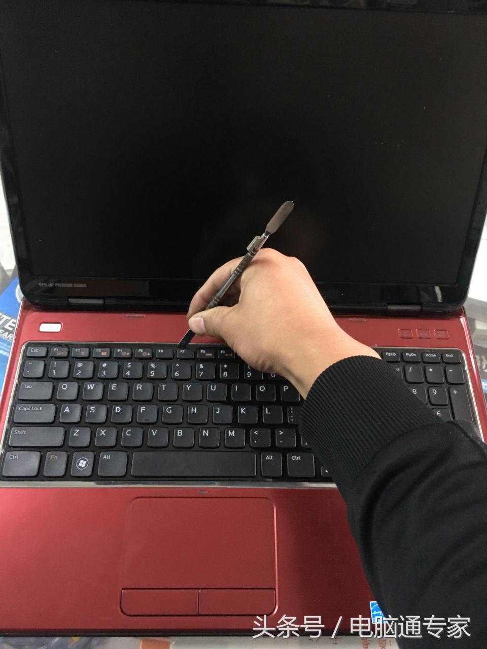 笔记本电脑键盘坏了自己修、自己换，自己动手丰衣足食！